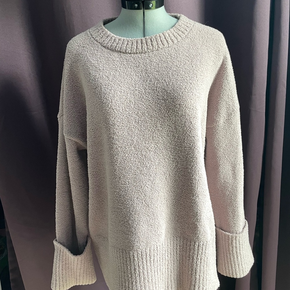 Elegant Women's Sweater in Soft Pink